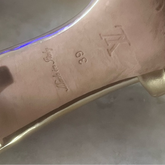 Louis Vuitton gold embossed sandals - Picture 6 of 9